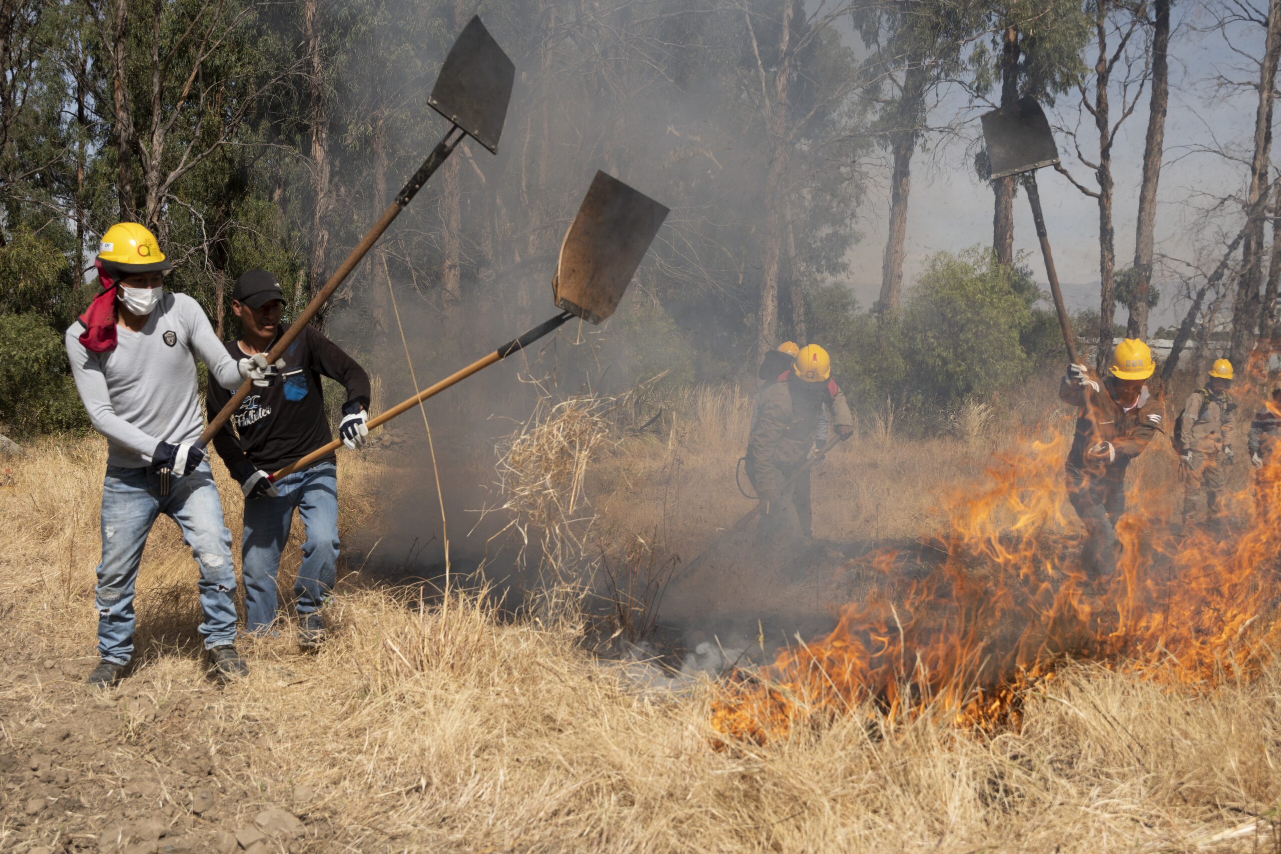 Comunarios Se Preparan Para Darle Batalla Al Fuego En El Parque Tunari